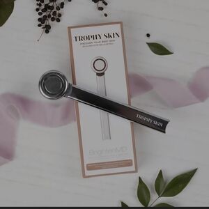 Trophy Skin Silver Skincare Tool
